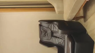 欧美日韩人妻激情-第一次与男友以外的男人在行使中车震!